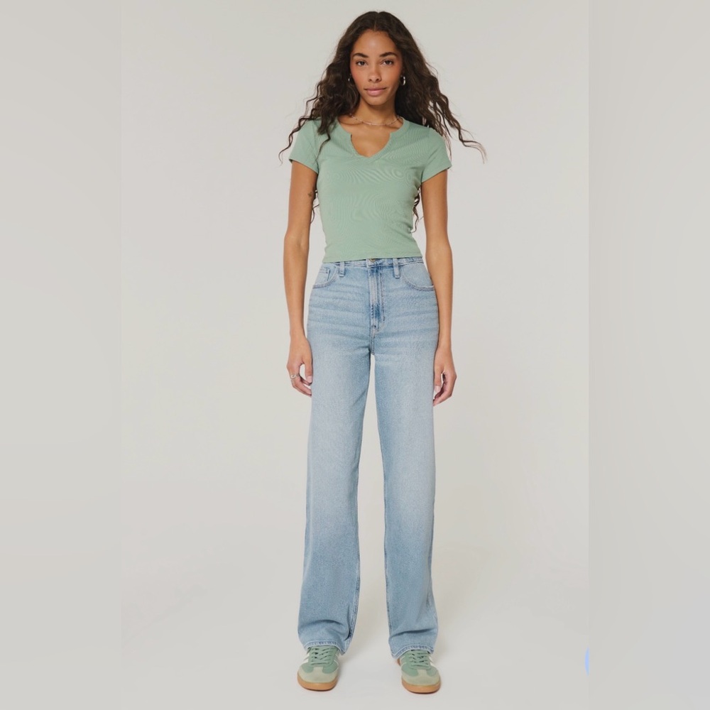 Hollister Ultra High-Rise Medium Wash Dad Jeans